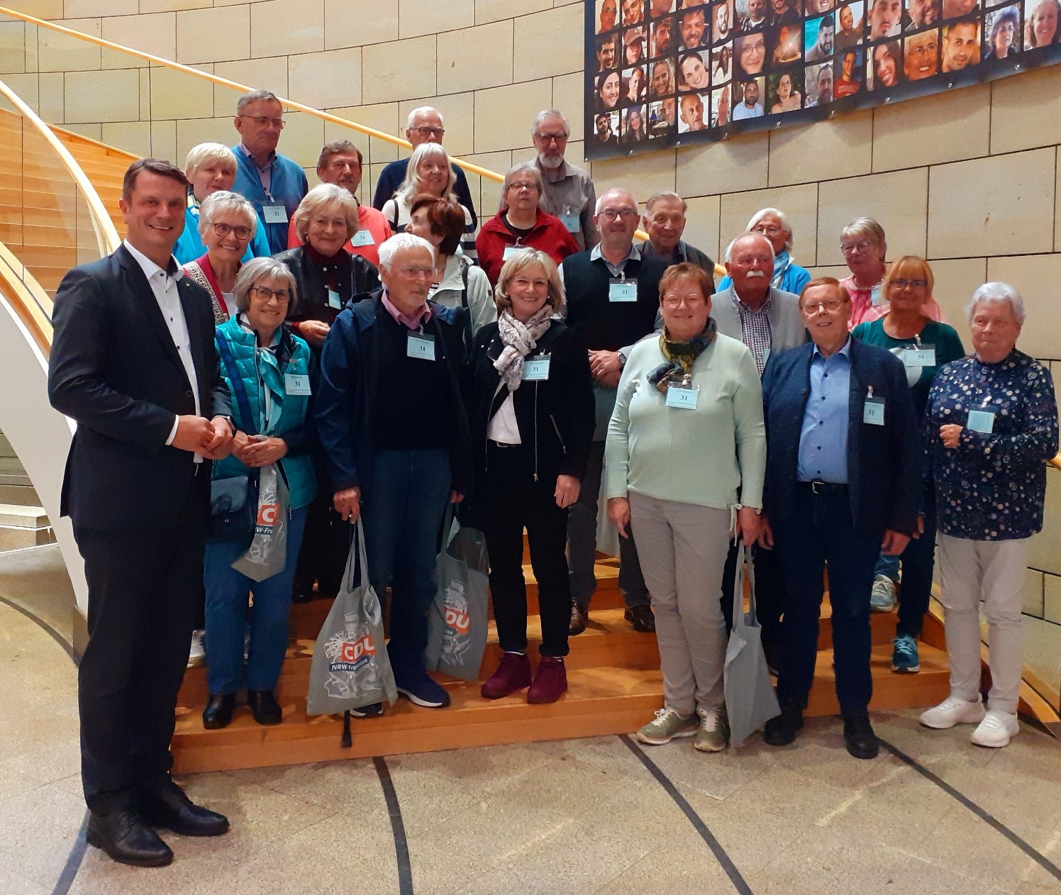Bj�rn Franken begr��t die Senioren Union Windeck im Landtag in D�sseldorf