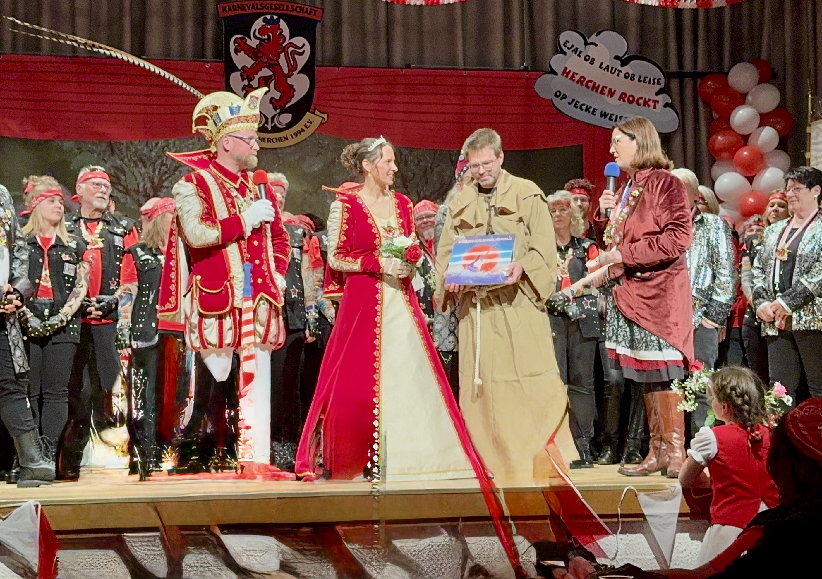 CDU Windeck �bergibt Spende zur Unterst�tzung des regionalen Brauchtums.