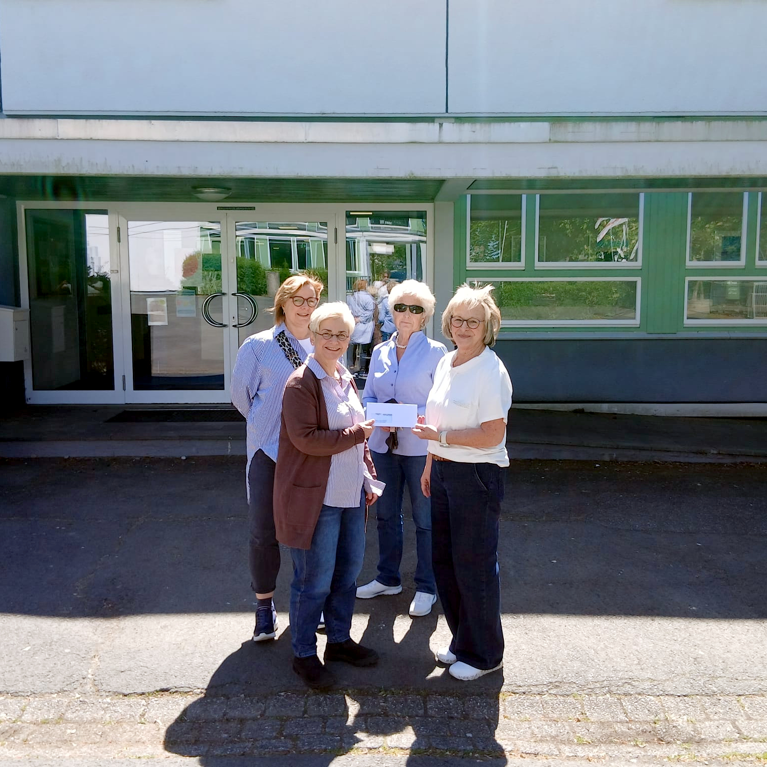 Spenden�bergabe an das Bodelschwingh-Gymnasium Herchen.