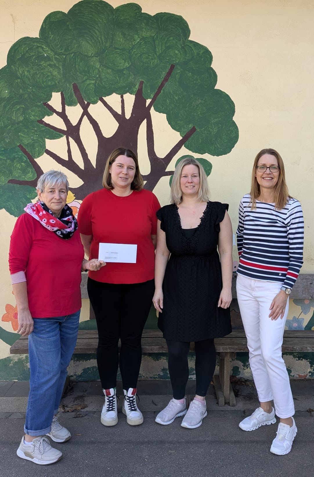 Spenden�bergabe Grundschule Leuscheid
