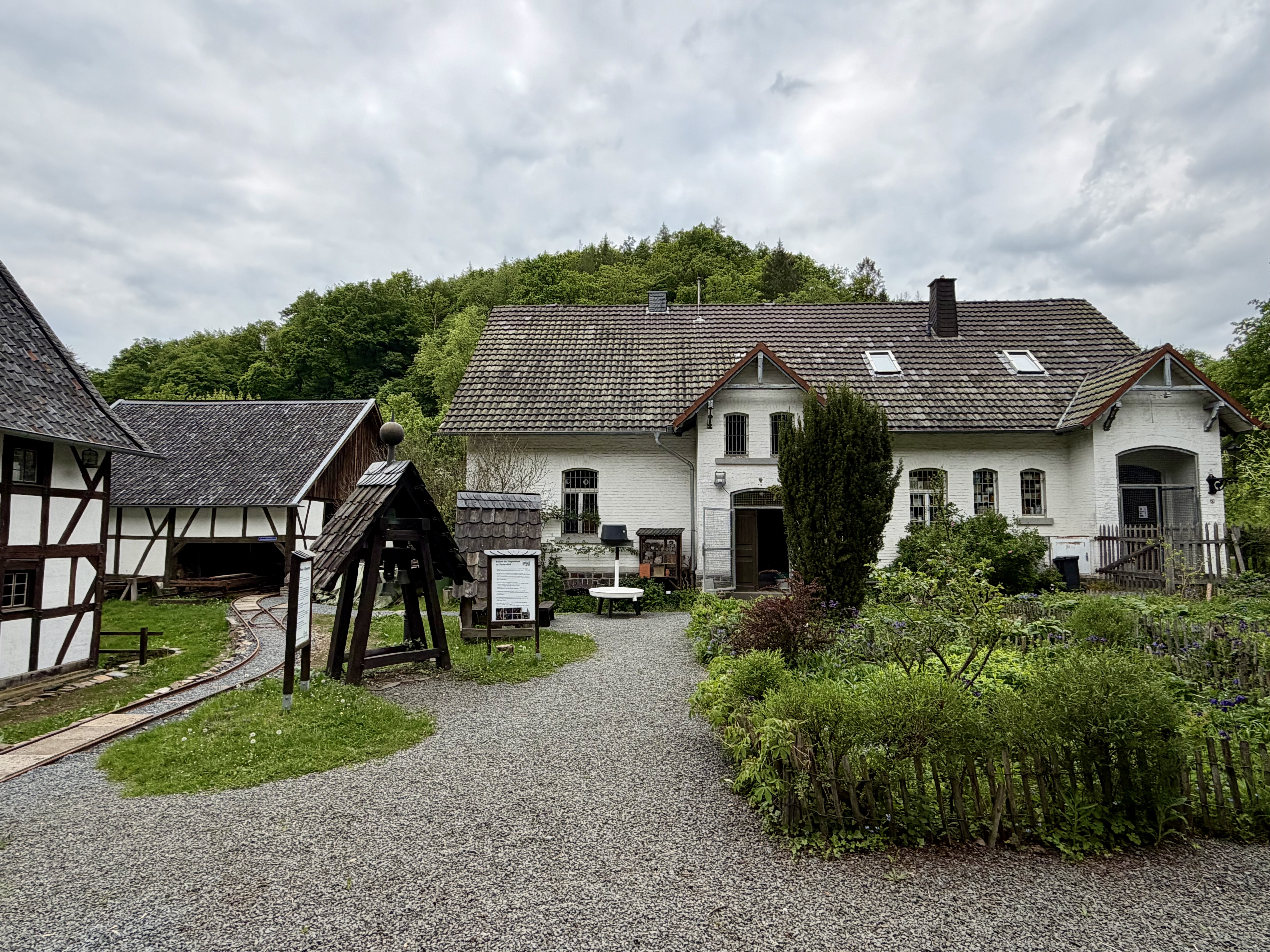 Vor Ort im Heimatmuseum Altwindeck: Die CDU/FDP-Fraktion sieht im �Dorf der Generationen� eine gro�e Chance f�r Heimatgeschichte, Ehrenamt und Begegnung in Windeck.